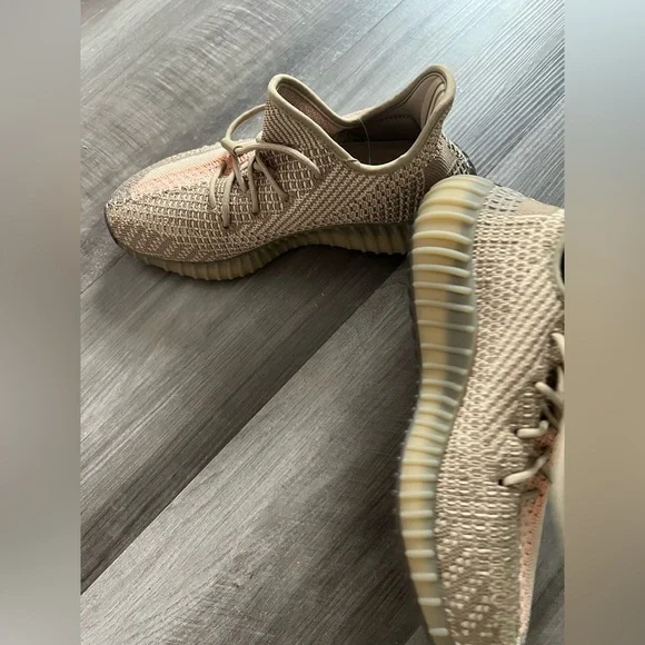 Women’s adidas Yeezy Boost - Picture 5 of 7